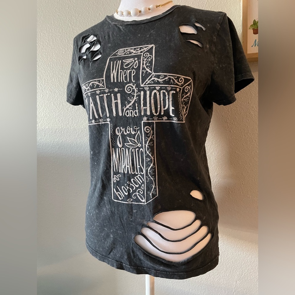 Occasion Women’s Acid Wash “Faith & Hope” Distressed Short Sleeve Top -SZ S